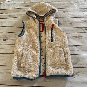 Mini Boden fuzzy vest 7/8 fair for light matting but still soft